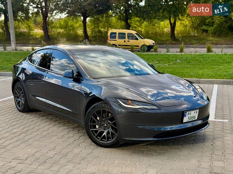 Седан Tesla Model 3 2024 в Рівному