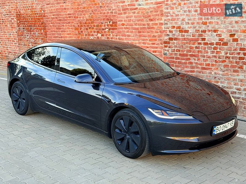 Tesla Model 3 2024