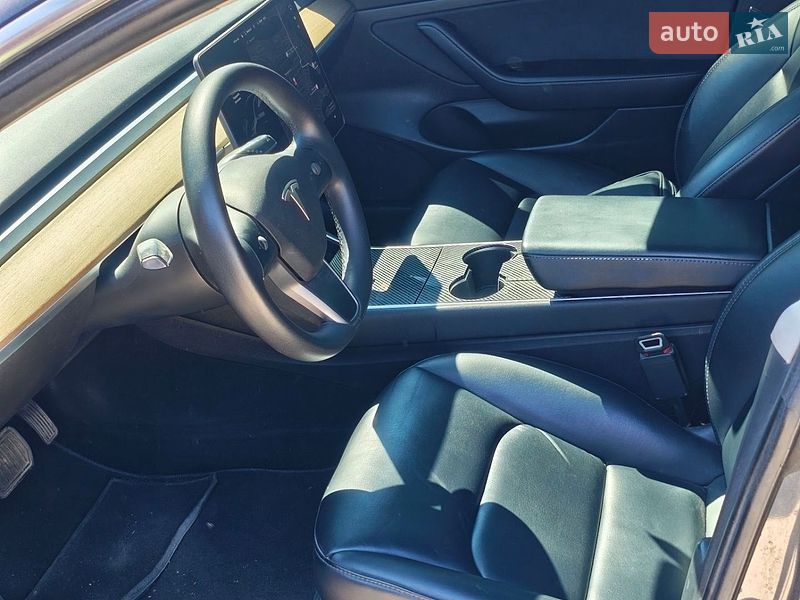 Седан Tesla Model 3 2020 в Чорноморську