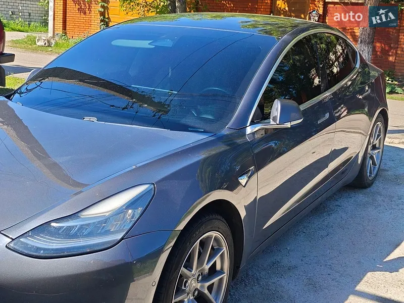 Tesla Model 3 2020