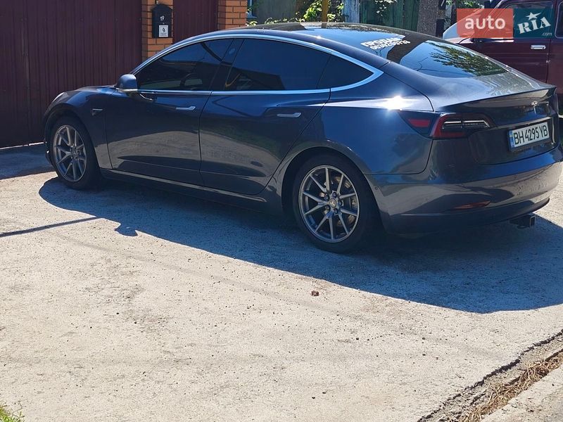 Седан Tesla Model 3 2020 в Чорноморську