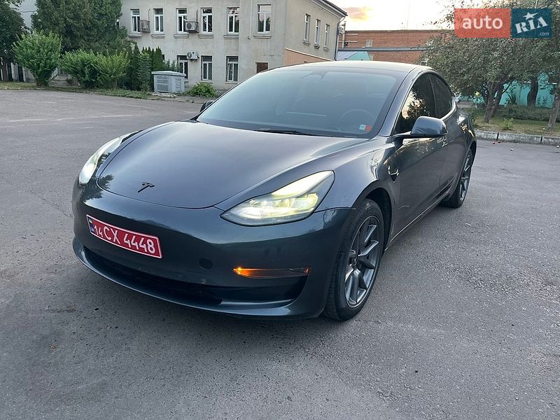 Седан Tesla Model 3 2023 в Львові
