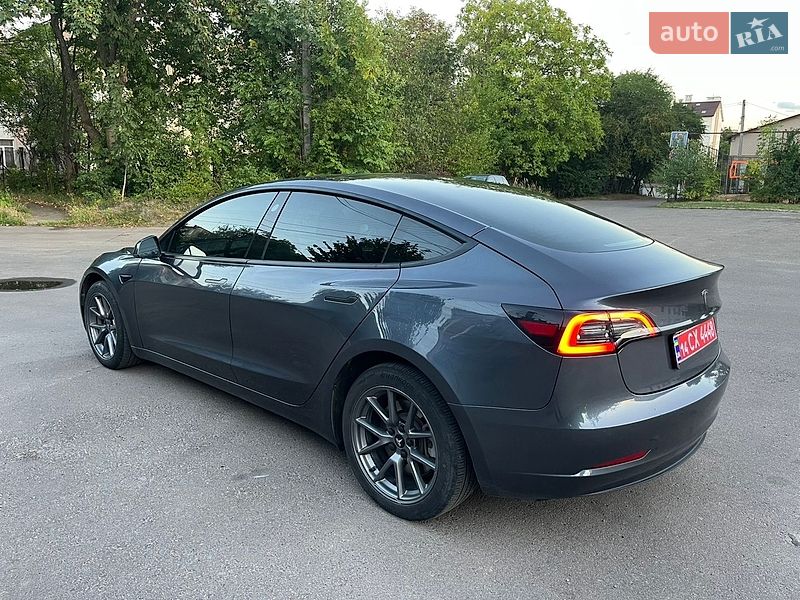 Седан Tesla Model 3 2023 в Львові