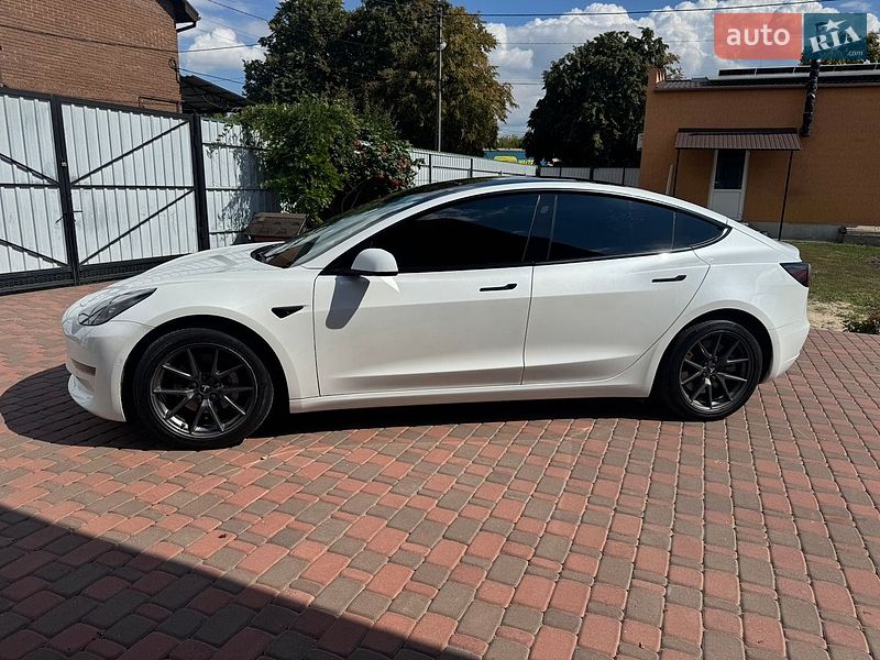Седан Tesla Model 3 2021 в Миргороді