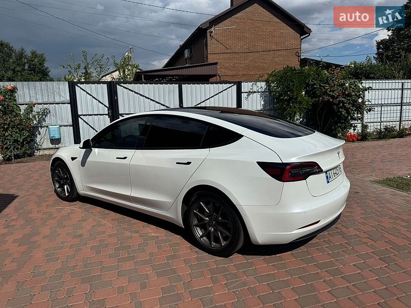Седан Tesla Model 3 2021 в Миргороді