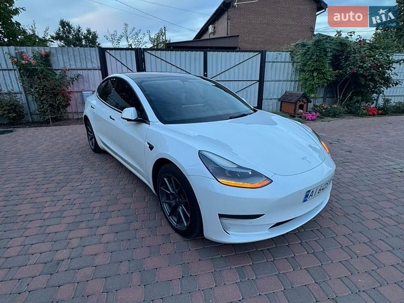 Седан Tesla Model 3 2021 в Миргороді