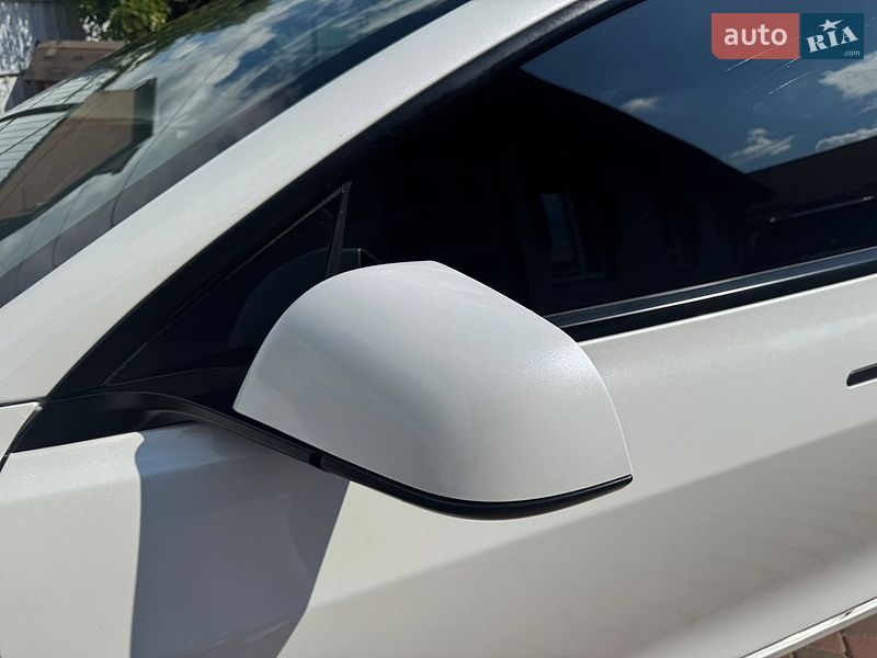 Седан Tesla Model 3 2021 в Миргороді