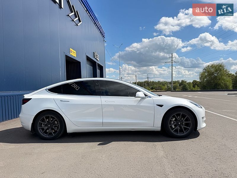 Седан Tesla Model 3 2018 в Киеве