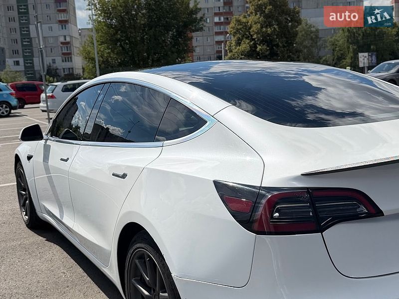 Седан Tesla Model 3 2018 в Киеве