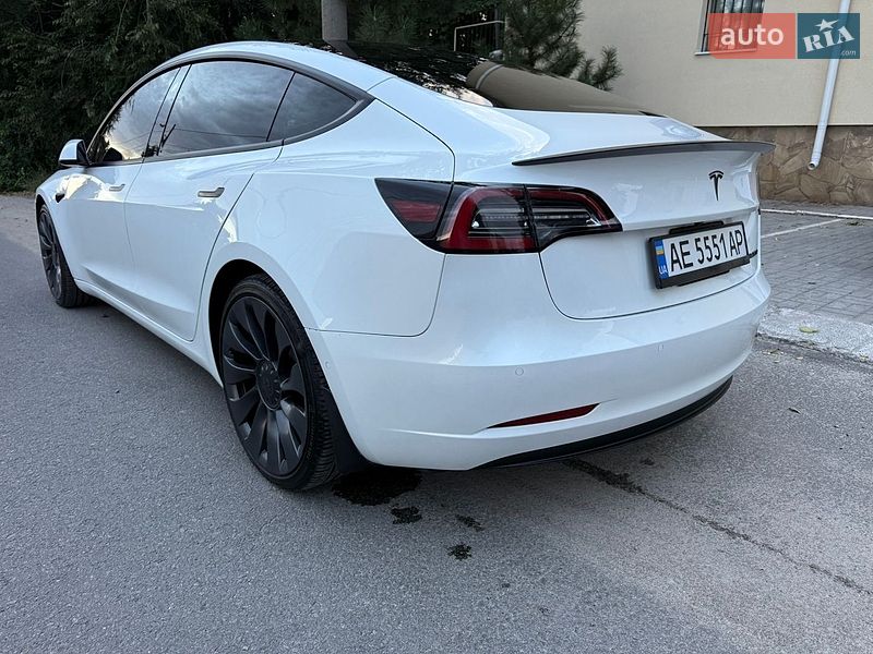 Седан Tesla Model 3 2021 в Днепре