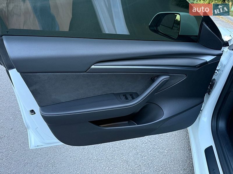 Седан Tesla Model 3 2021 в Днепре