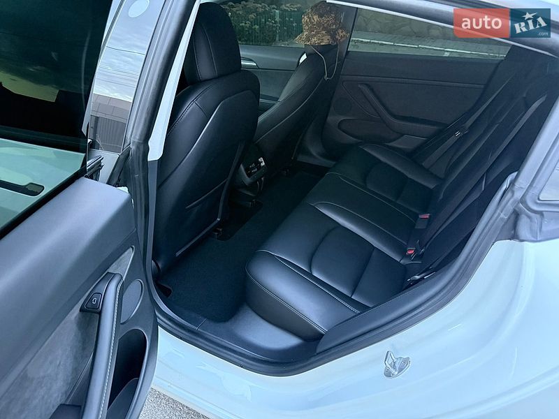 Седан Tesla Model 3 2021 в Днепре
