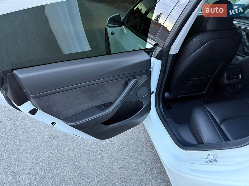 Седан Tesla Model 3 2021 в Днепре