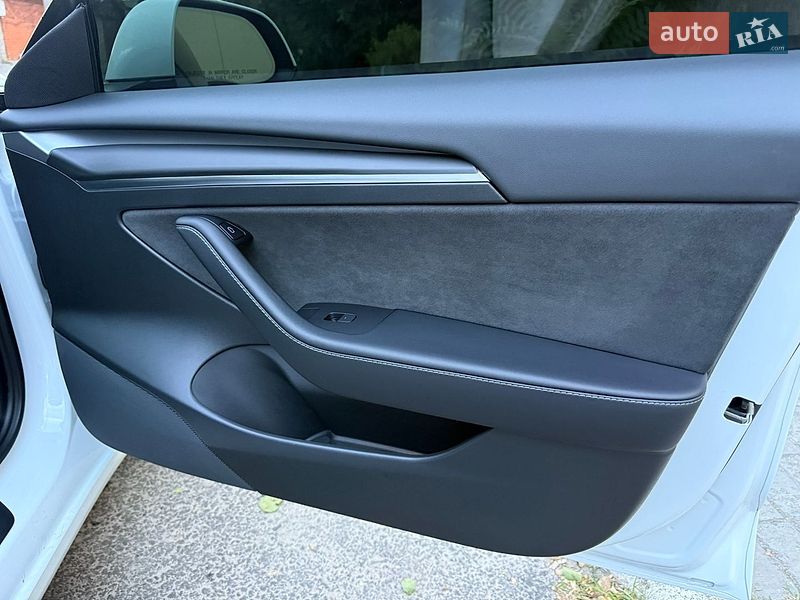 Седан Tesla Model 3 2021 в Днепре