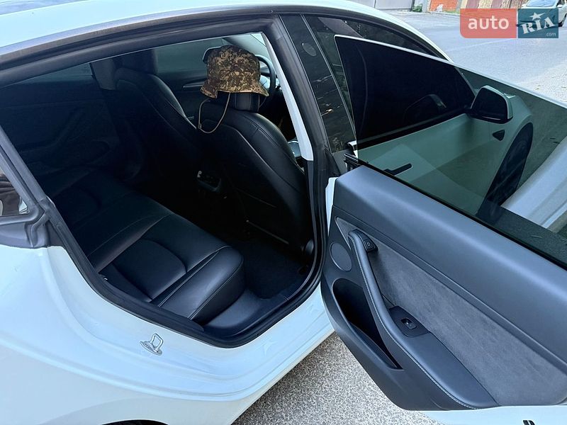 Седан Tesla Model 3 2021 в Днепре