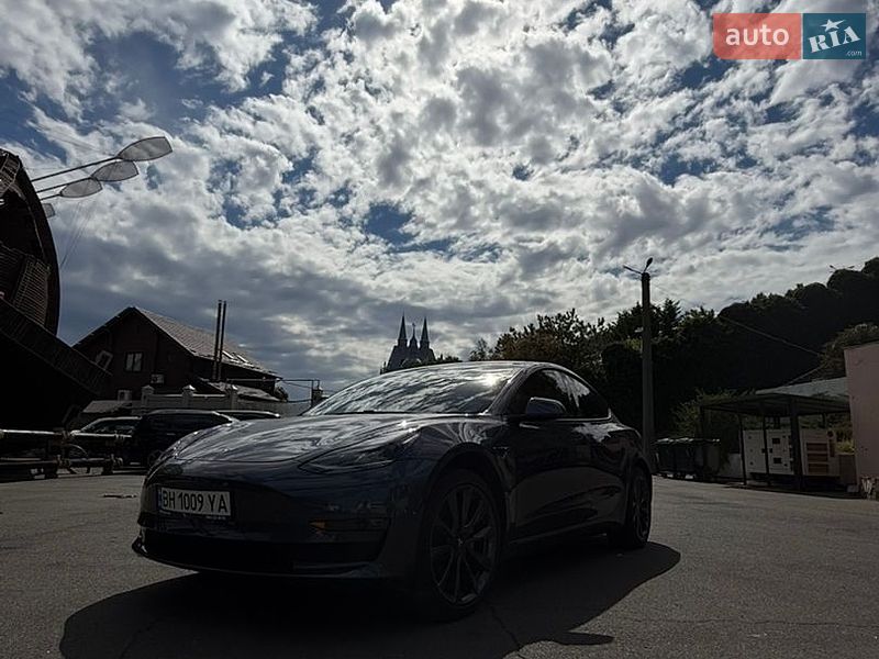 Седан Tesla Model 3 2021 в Одессе