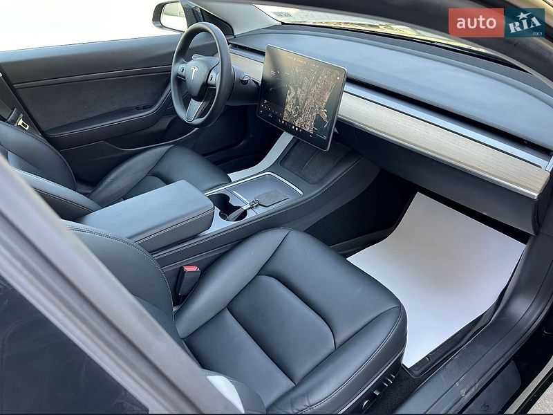 Седан Tesla Model 3 2021 в Одессе