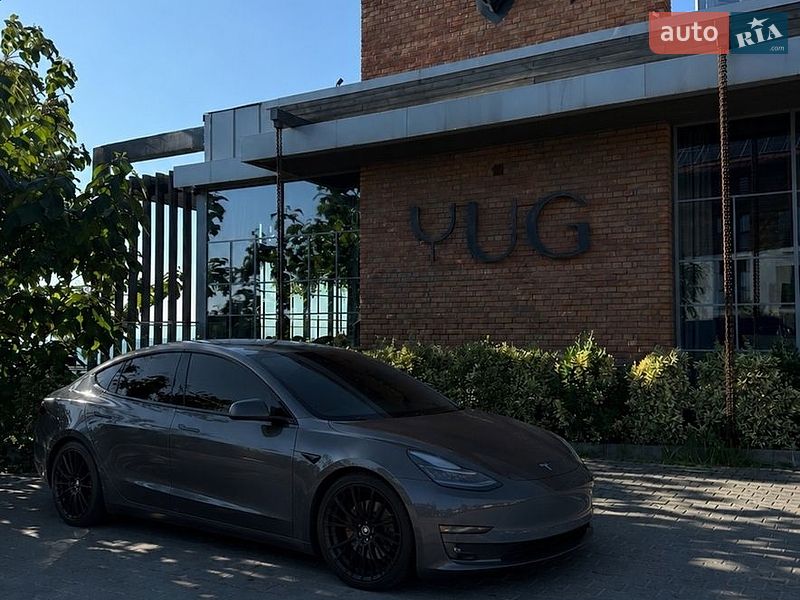 Седан Tesla Model 3 2021 в Одессе