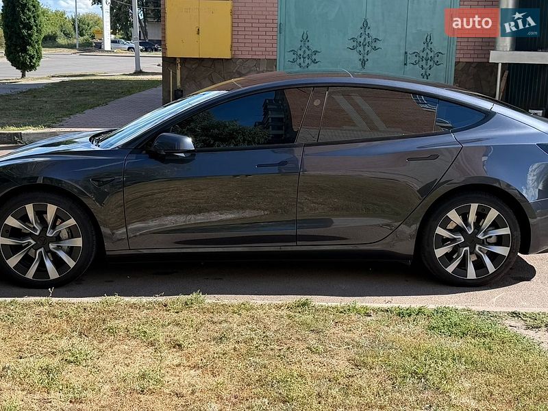 Седан Tesla Model 3 2024 в Києві