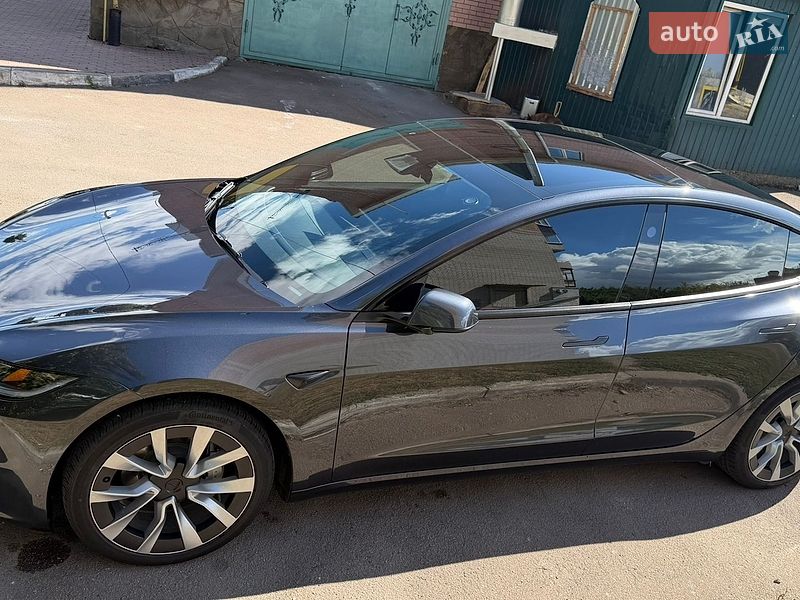 Седан Tesla Model 3 2024 в Києві