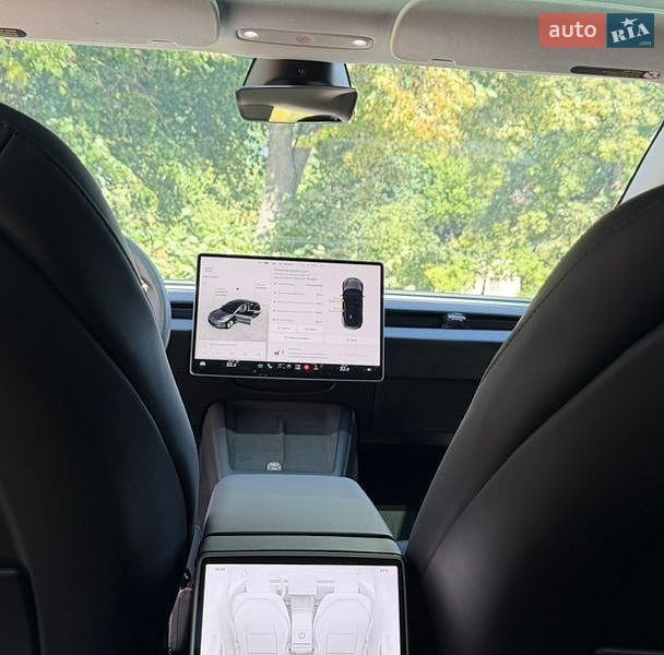 Седан Tesla Model 3 2024 в Києві