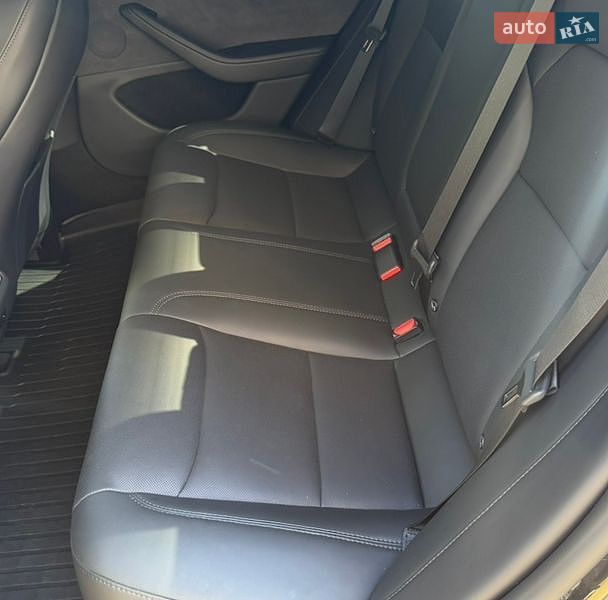Седан Tesla Model 3 2024 в Києві