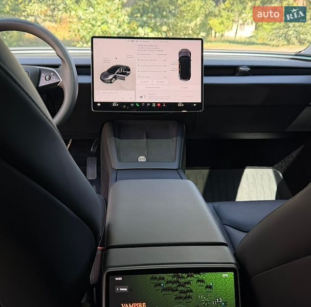 Седан Tesla Model 3 2024 в Києві