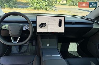 Седан Tesla Model 3 2024 в Києві