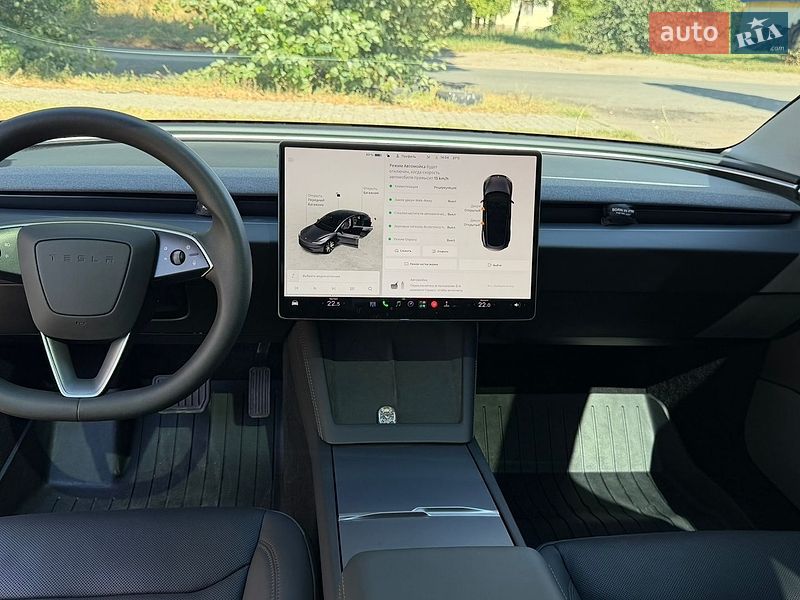 Седан Tesla Model 3 2024 в Києві