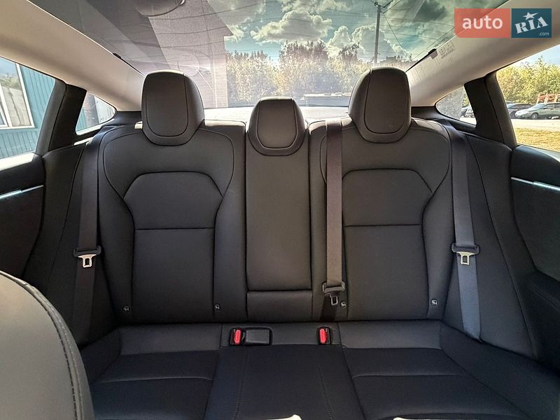 Седан Tesla Model 3 2024 в Києві