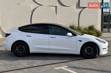 Седан Tesla Model 3 2021 в Луцке