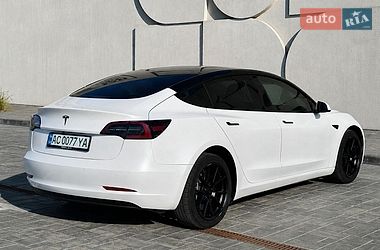Седан Tesla Model 3 2021 в Луцке