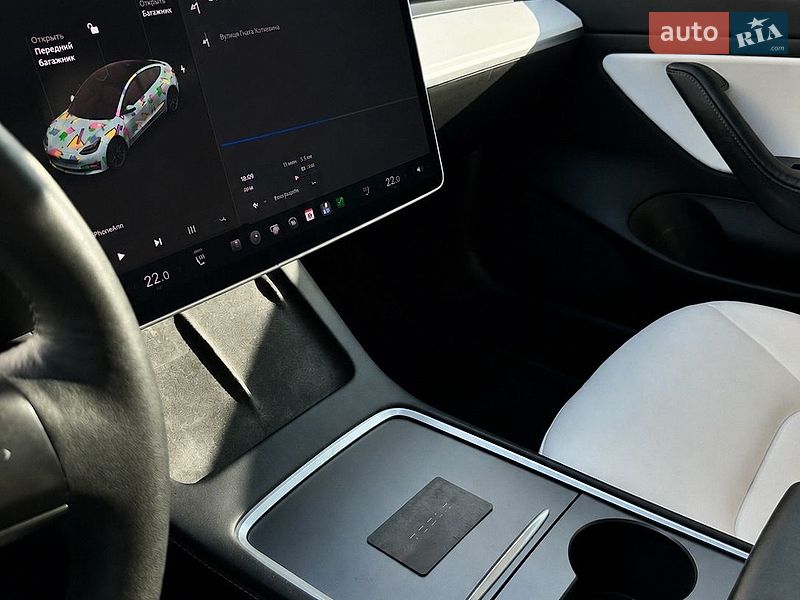 Седан Tesla Model 3 2021 в Луцке