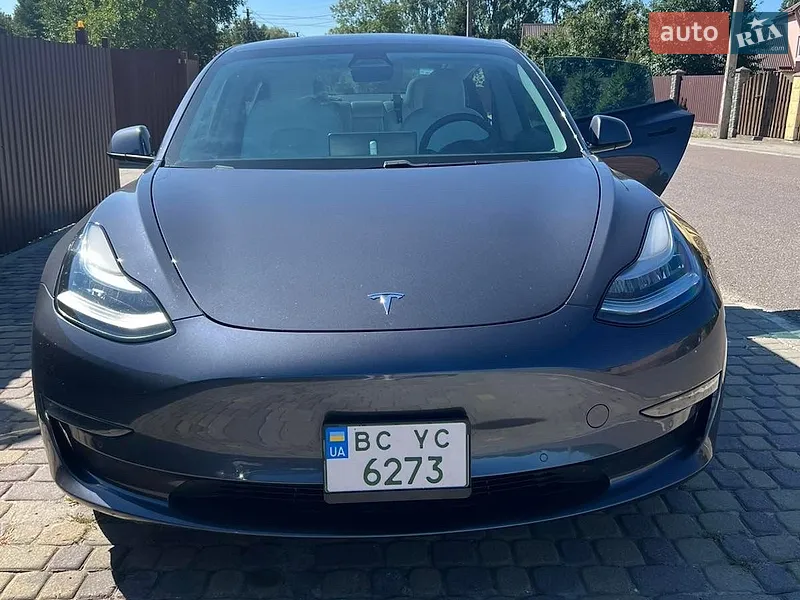 Tesla Model 3 2020