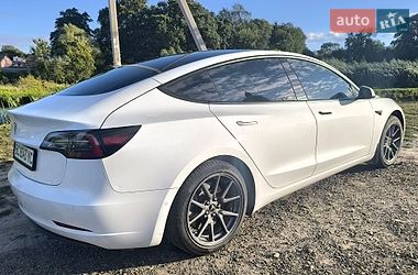 Седан Tesla Model 3 2022 в Львове