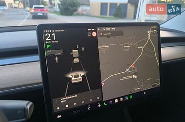 Седан Tesla Model 3 2022 в Львове