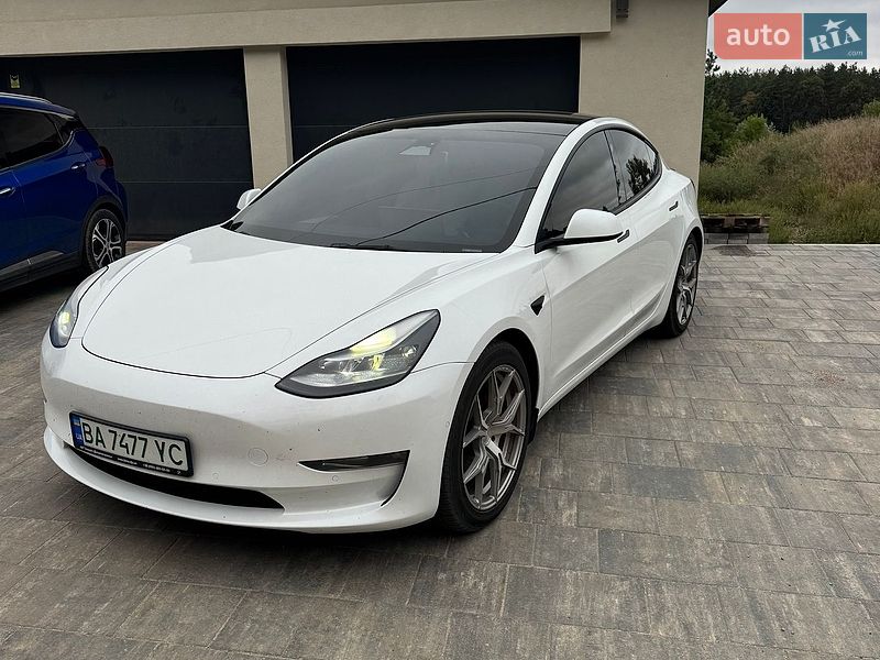 Седан Tesla Model 3 2022 в Кропивницькому