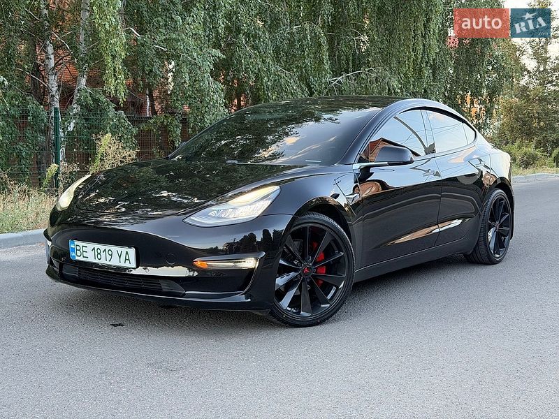 Седан Tesla Model 3 2018 в Николаеве