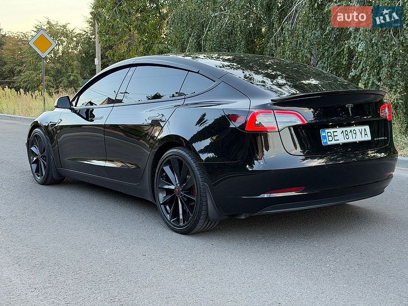 Седан Tesla Model 3 2018 в Николаеве