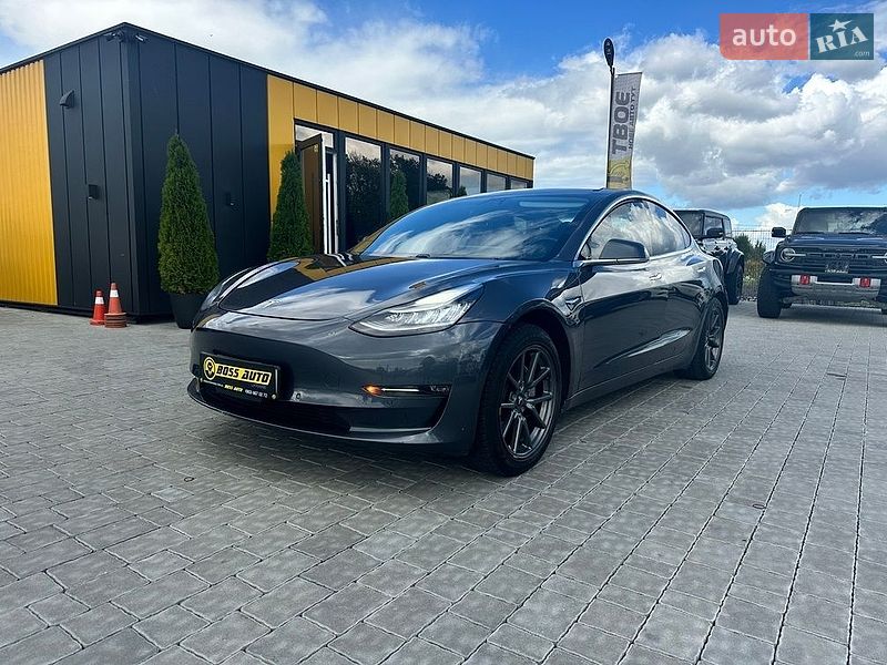 Седан Tesla Model 3 2018 в Ивано-Франковске