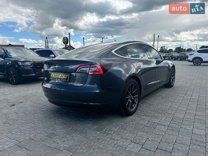 Седан Tesla Model 3 2018 в Ивано-Франковске