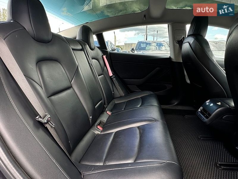Седан Tesla Model 3 2018 в Ивано-Франковске