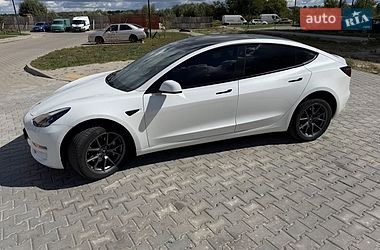 Седан Tesla Model 3 2022 в Броварах