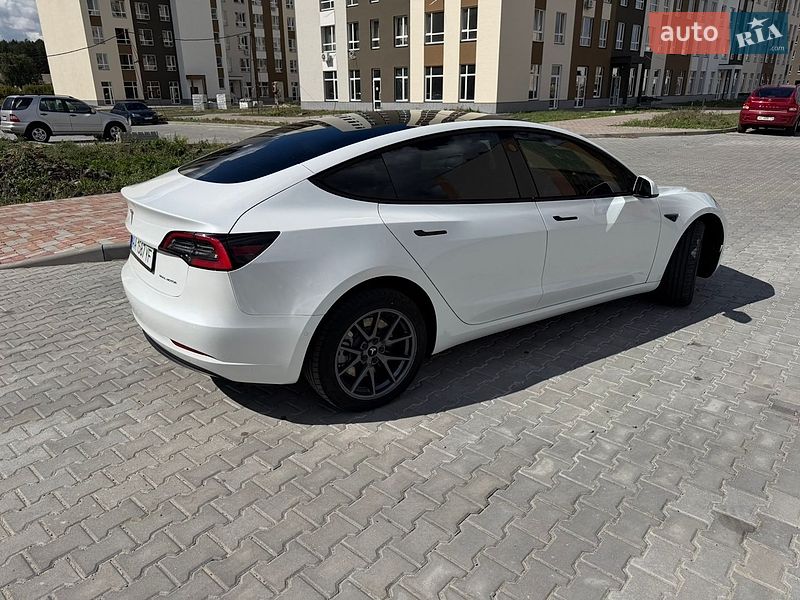 Седан Tesla Model 3 2022 в Броварах