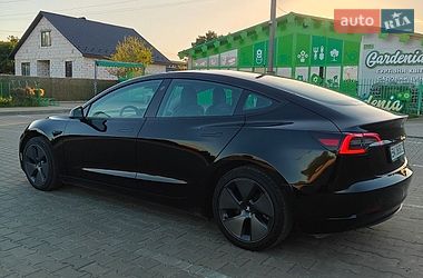 Седан Tesla Model 3 2022 в Вараше