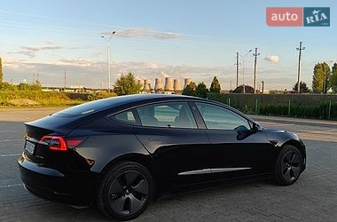 Седан Tesla Model 3 2022 в Вараше