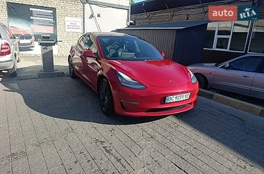 Седан Tesla Model 3 2018 в Львове
