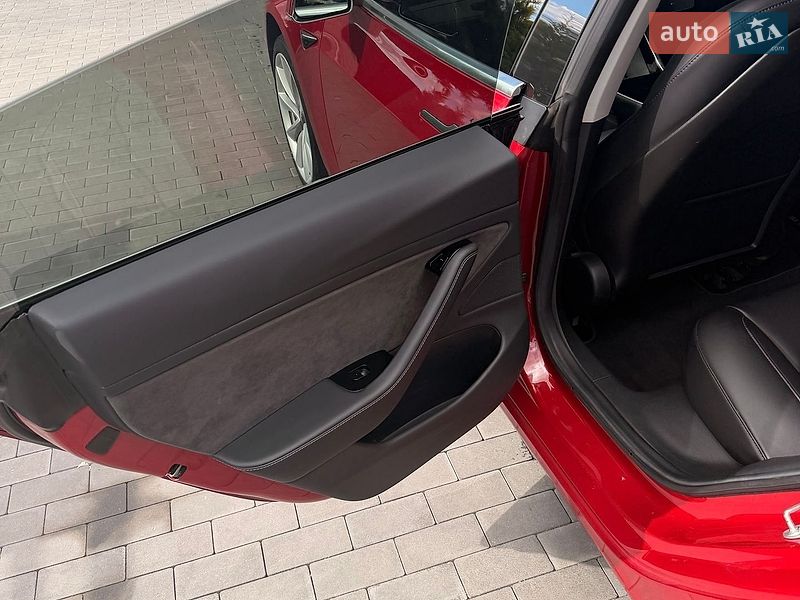 Седан Tesla Model 3 2018 в Киеве