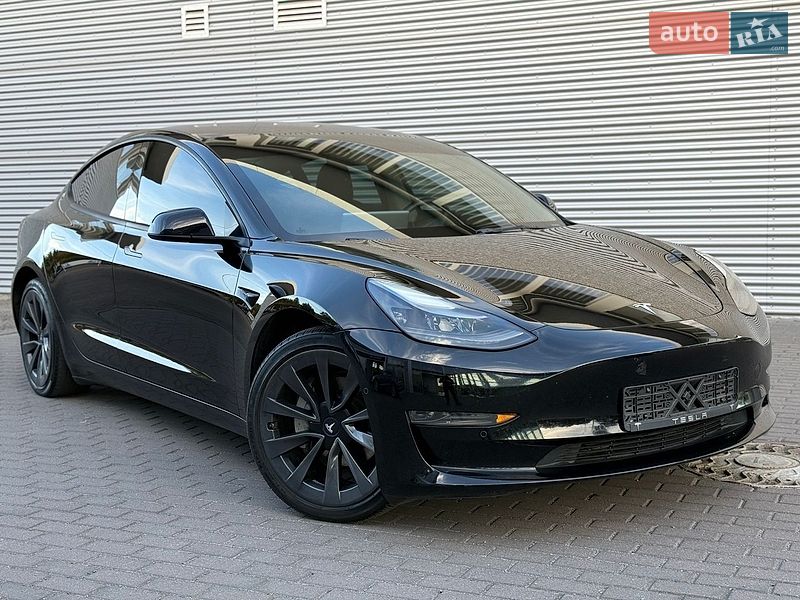 Седан Tesla Model 3 2022 в Рівному