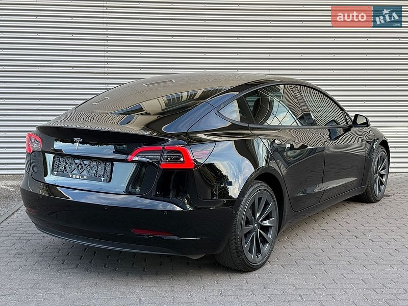 Седан Tesla Model 3 2022 в Рівному